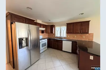 843 Pleasantview Terrace 2 #2, Ridgefield, NJ 07657 - Photo 5