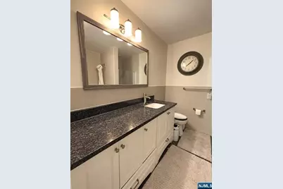 100 Crown Court 461 #461, Edgewater, NJ 07020 - Photo 17