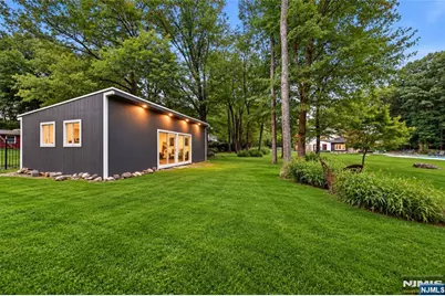 8 Airmont Avenue, Mahwah, NJ 07430 - Photo 37