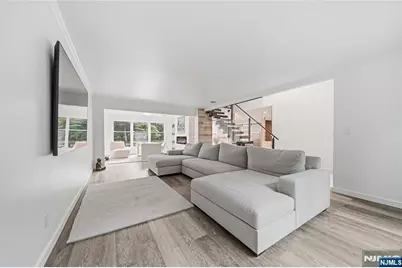 8 Airmont Avenue, Mahwah, NJ 07430 - Photo 5