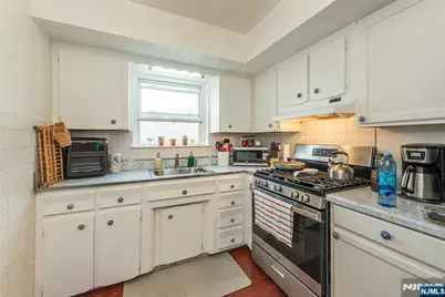 470-472 Walker, Fairview, NJ 07022 - Photo 5