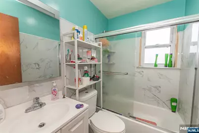 470-472 Walker, Fairview, NJ 07022 - Photo 9