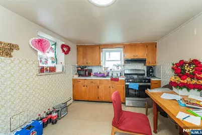 470-472 Walker, Fairview, NJ 07022 - Photo 7