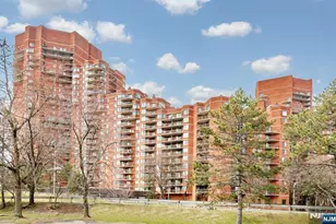 1020 Harmon Cove Tower 1020, Secaucus, NJ 07094 - Photo 1