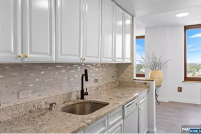 100 Old Palisade Road 3215 #3215, Fort Lee, NJ 07024 - Photo 19