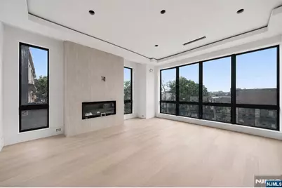 392 Undercliff Avenue 1 #1, Edgewater, NJ 07020 - Photo 3