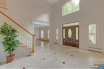 501 Clinton Avenue, Wyckoff Township, NJ 07481 - Photo 3