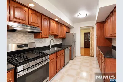 326 N Bridge 3F #3F, Fort Lee, NJ 07024 - Photo 9