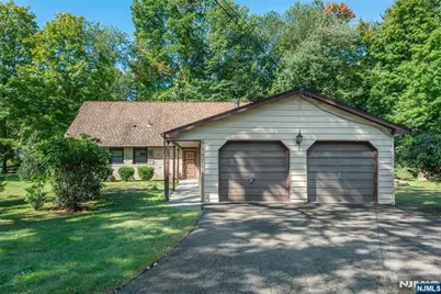 492 Blue Hill Terrace, Franklin Lakes, NJ 07417 - Photo 3