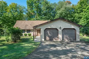 492 Blue Hill Terrace, Franklin Lakes, NJ 07417 - Photo 3