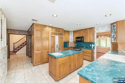 492 Blue Hill Terrace, Franklin Lakes, NJ 07417 - Photo 5