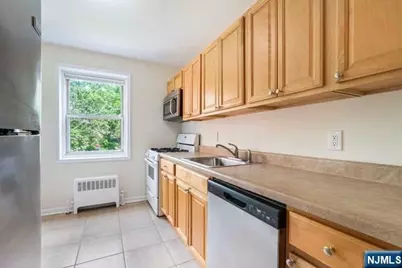 2320 Linwood Avenue 3F #3F, Fort Lee, NJ 07024 - Photo 7