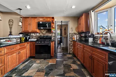 39-41 Richmond Avenue, Paterson, NJ 07502 - Photo 9