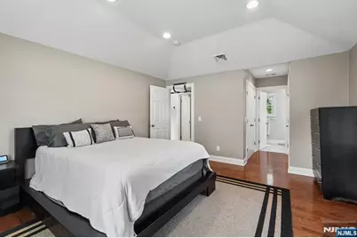 1062 Evergreen Court, New Milford, NJ 07646 - Photo 29