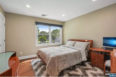 1062 Evergreen Court, New Milford, NJ 07646 - Photo 21