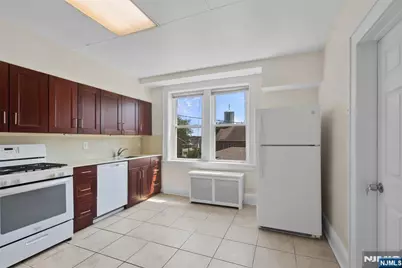 60-62 Elmwood Avenue, Montclair, NJ 07042 - Photo 5