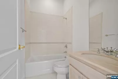 105 Hudson Cove, Edgewater, NJ 07020 - Photo 33