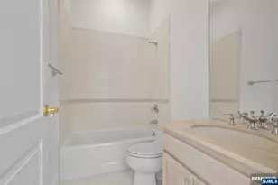 105 Hudson Cove, Edgewater, NJ 07020 - Photo 33