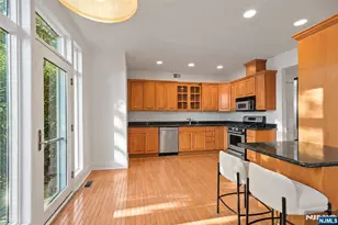 105 Hudson Cove, Edgewater, NJ 07020 - Photo 3
