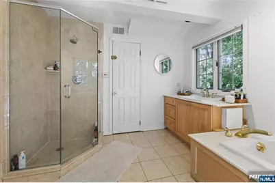 253 Clinton Avenue, Tenafly, NJ 07670 - Photo 21