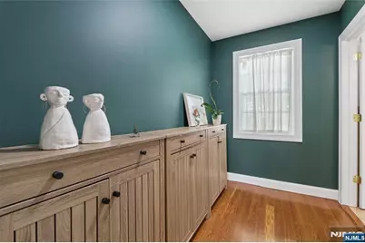 253 Clinton Avenue, Tenafly, NJ 07670 - Photo 15