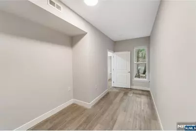 467 Bergen Avenue, Jersey City, NJ 07304 - Photo 17