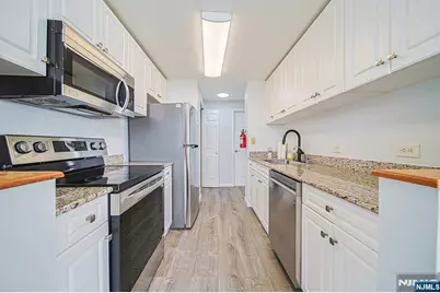100 Old Palisade Road 2209 #2209, Fort Lee, NJ 07024 - Photo 11