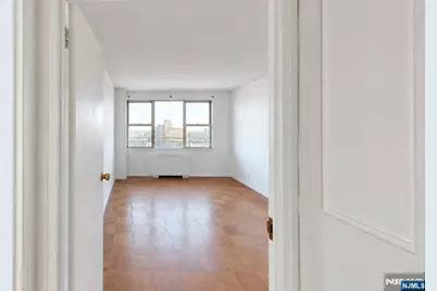 2077 Center Avenue 22H #22H, Fort Lee, NJ 07024 - Photo 5