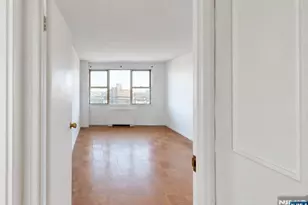 2077 Center Ave 22H, Fort Lee, NJ 07024 - Photo 5