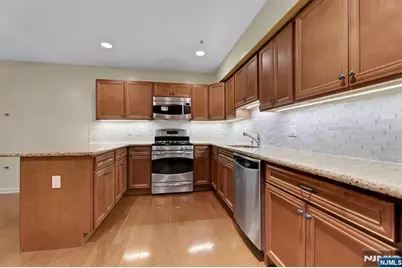 10 Terrace Avenue 11 #11, Hasbrouck Heights, NJ 07604 - Photo 9