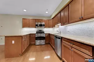 10 Terrace Ave 11, Hasbrouck Heights, NJ 07604 - Photo 9