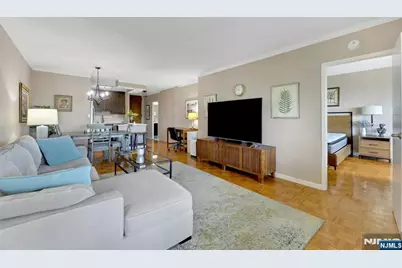 6 Horizon # 807, Fort Lee, NJ 07024 - Photo 3