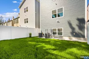192 Amherst St, East Orange, NJ 07018 - Photo 31