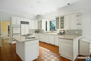 526 Knollwood Rd, Ridgewood, NJ 07450 - Photo 9