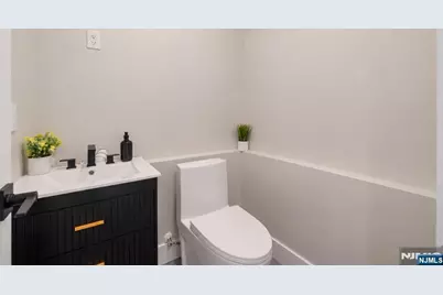 393 Myrtle Avenue, Irvington, NJ 07111 - Photo 9