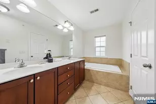 21 Creekside Ct, Secaucus, NJ 07094 - Photo 19