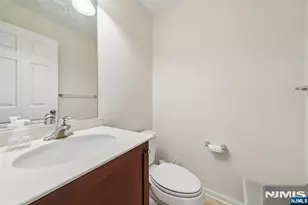 21 Creekside Ct, Secaucus, NJ 07094 - Photo 27