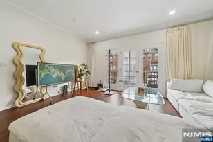 21 Creekside Ct, Secaucus, NJ 07094 - Photo 5
