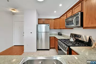 333 The Promenade, Edgewater, NJ 07020 - Photo 9