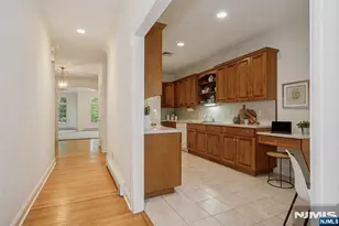 305 Huntington Ct, Wyckoff Township, NJ 07481 - Photo 5