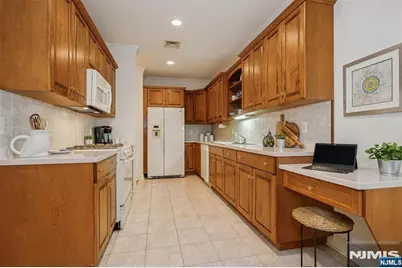 305 Huntington Court, Wyckoff Township, NJ 07481 - Photo 7