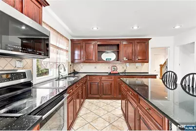 574 Tilden Avenue, Teaneck Township, NJ 07666 - Photo 7