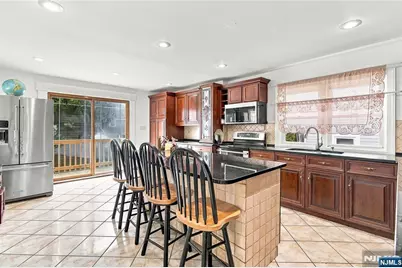 574 Tilden Avenue, Teaneck Township, NJ 07666 - Photo 5