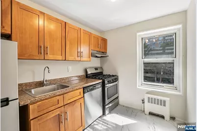 2205 N Central 3F #3F, Fort Lee, NJ 07024 - Photo 9
