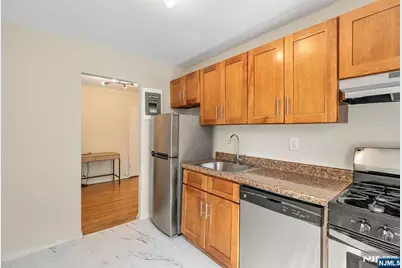 2205 N Central 3F #3F, Fort Lee, NJ 07024 - Photo 11
