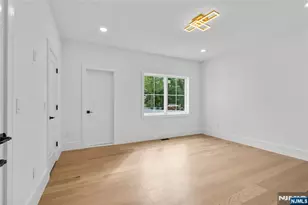 8 Sparrowbush Rd, Mahwah, NJ 07430 - Photo 21
