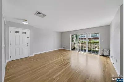 400 Crown Court 581 #581, Edgewater, NJ 07020 - Photo 5