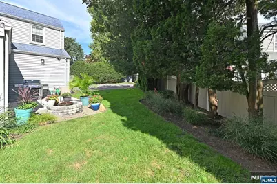 137 E Magnolia Avenue, Maywood, NJ 07607 - Photo 23