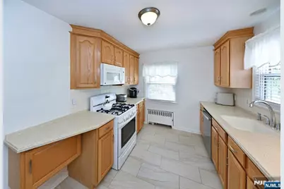 137 E Magnolia Avenue, Maywood, NJ 07607 - Photo 7