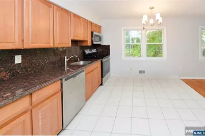 85 Primrose Lane B #B, Paramus, NJ 07652 - Photo 3